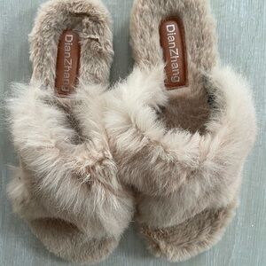 Dian Zhang tan fur slipper sandals, size 6.5